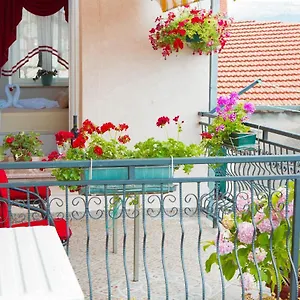 https://apartments-angela-with-old-town-view.splithotels.org