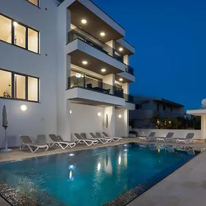 https://apartments-prestige-1.splithotels.org
