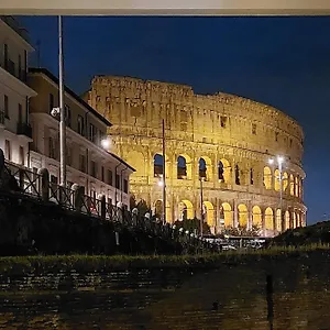 https://luxury-domus-apartment-2.it-romehotels.com
